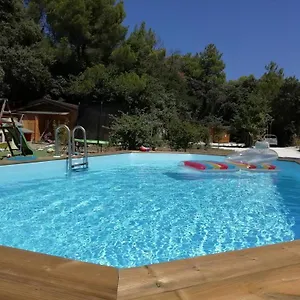 ô De Provence Chalet
